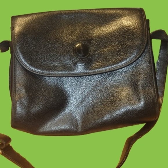 Gucci Classic Black Leather Shoulder Bag - Picture 2 of 10